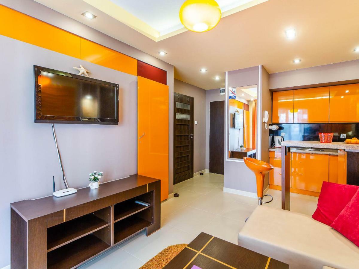 Pomarańczowy Z Basenem,sauną-blisko Morza. Apartament *