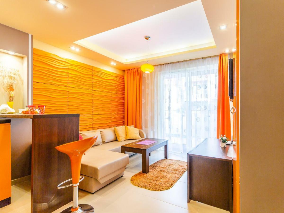 Pomarańczowy Z Basenem,sauną-blisko Morza. Apartament